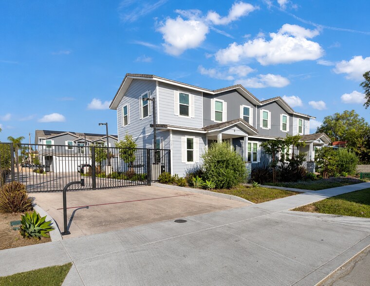 Primary Photo Of 1113 N Bewley St, Santa Ana Apartments For Sale