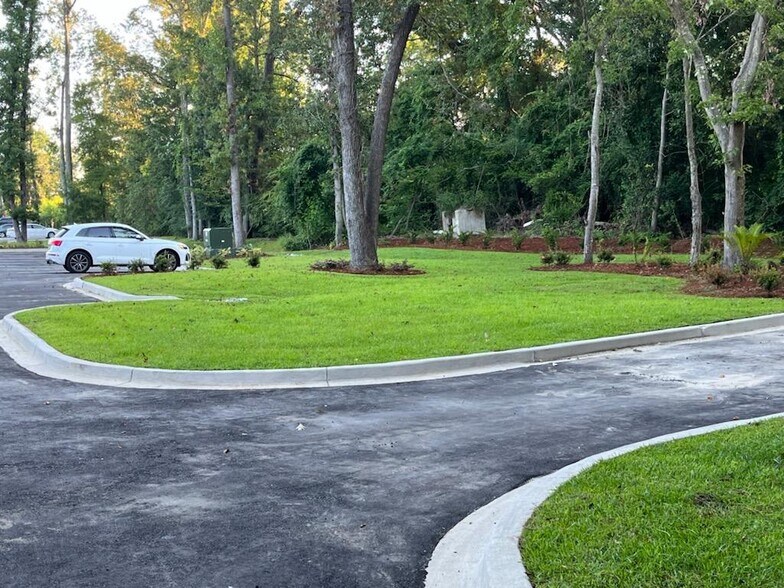 More Photos Of 1949 Dulsey Rd, Charleston Light Distribution For Lease