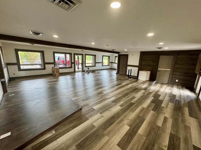 More Photos Of 3900 E First St, Blue Ridge Office Residential For Lease