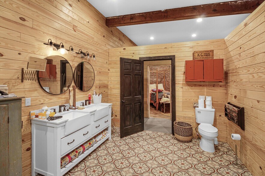 More Photos Of 123 Water St, Horse Cave Storefront Retail Residential For Sale