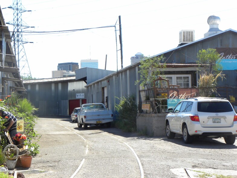 More Photos Of 695 W Saint Marys Rd, Tucson Self Storage For Sale