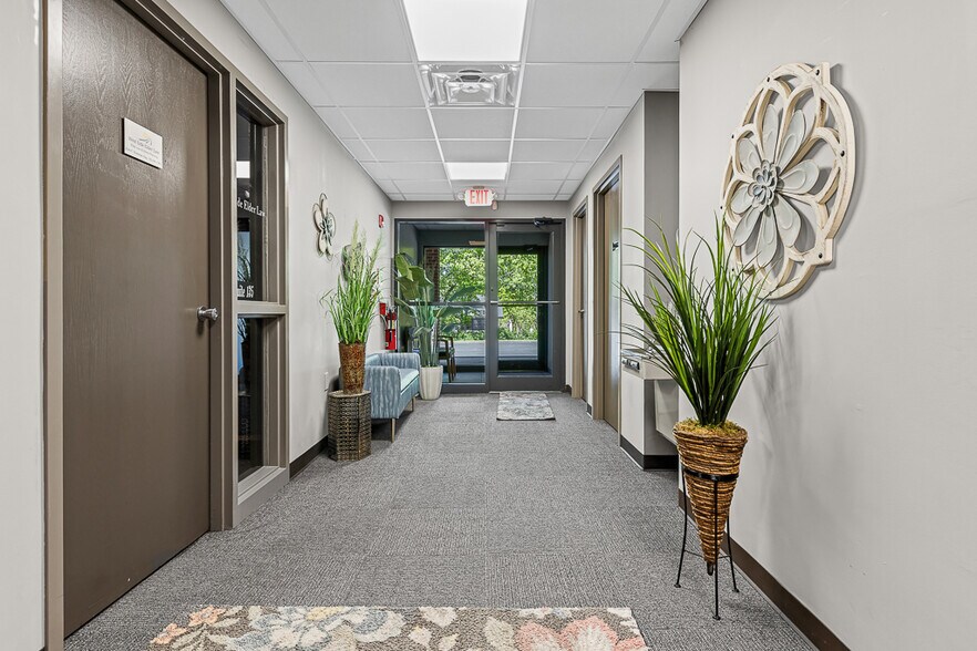 More Photos Of 18820 Bagley Rd, Middleburg Heights Office For Sale
