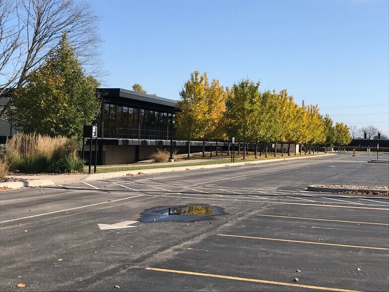 More Photos Of 401 N Lake St, Neenah Medical For Sale