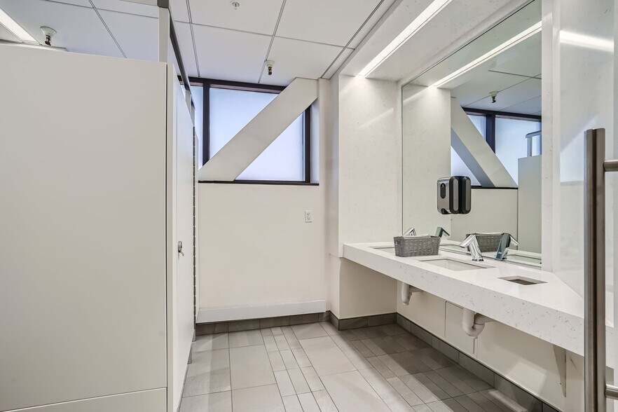 More Photos Of 1860 Blake St, Denver Office For Lease