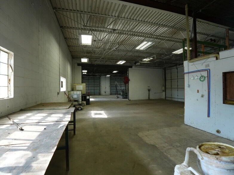 More Photos Of 103 1st St W, Williston Flex For Sale