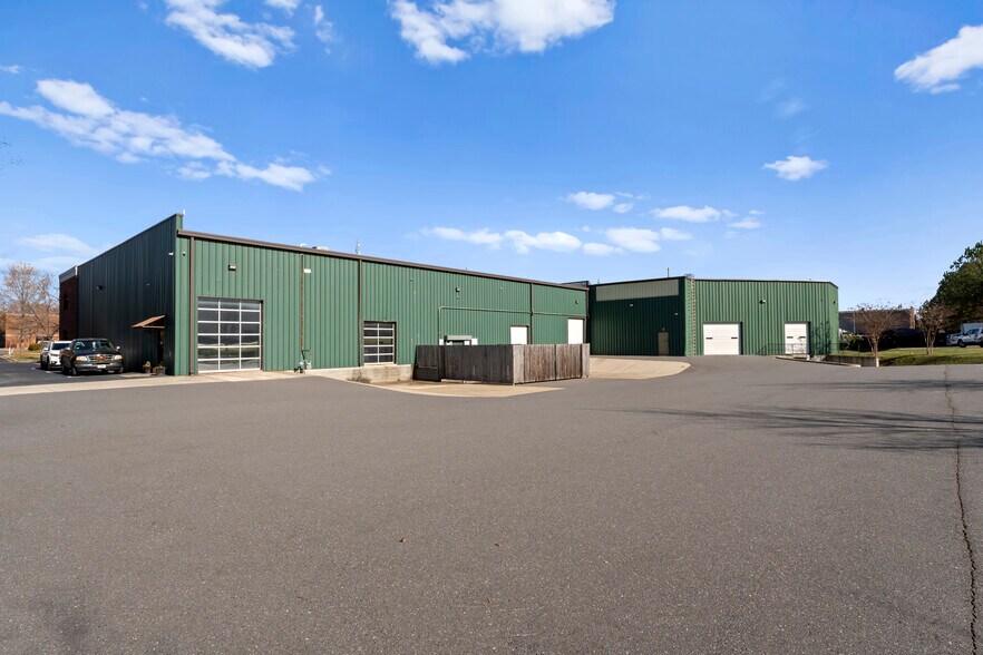 More Photos Of 2022 Van Buren Ave, Indian Trail Light Manufacturing For Lease