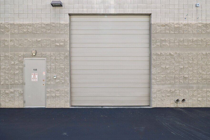 More Photos Of 9096 E Bahia Dr, Scottsdale Showroom For Lease