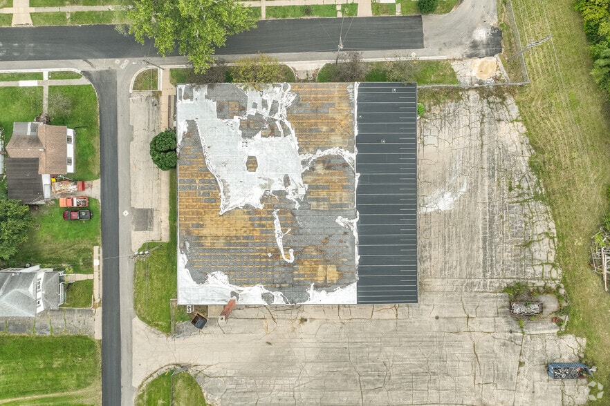 More Photos Of 947 E Clinton St, Freeport Warehouse For Sale