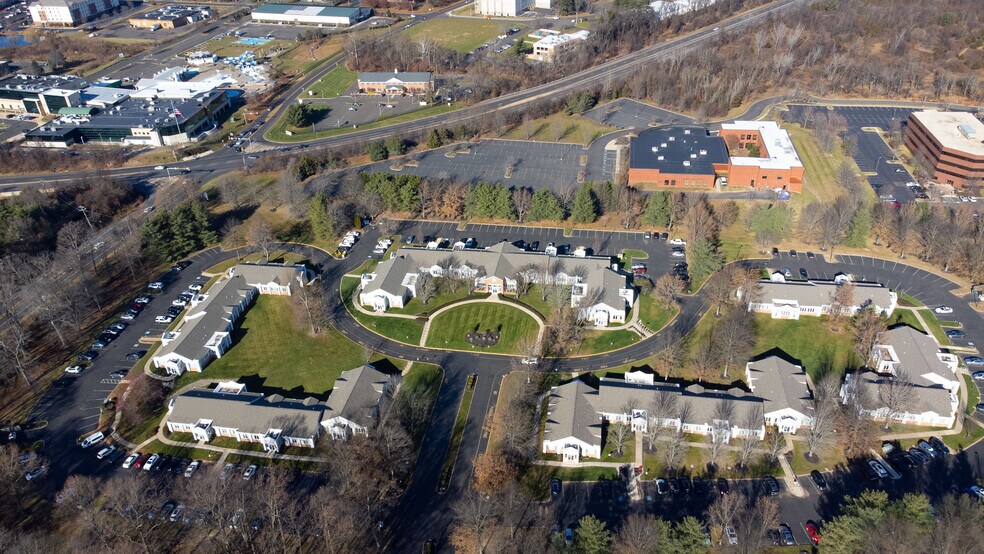 More Photos Of 400-415 Executive Dr, Langhorne Medical For Lease