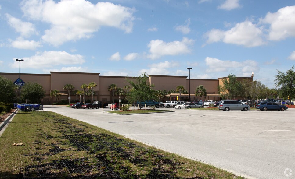 More Photos Of 13050-13088 Cortez Blvd, Spring Hill General Retail For Lease