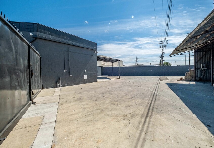 More Photos Of 8100 Electric Ave, Stanton Warehouse For Sale