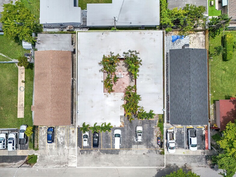 More Photos Of 700 NE 6th St, Hallandale Beach Apartments For Sale