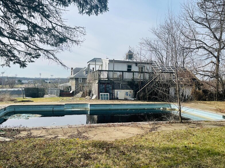 More Photos Of 6334 Dogwood Rd, Baltimore Office For Sale