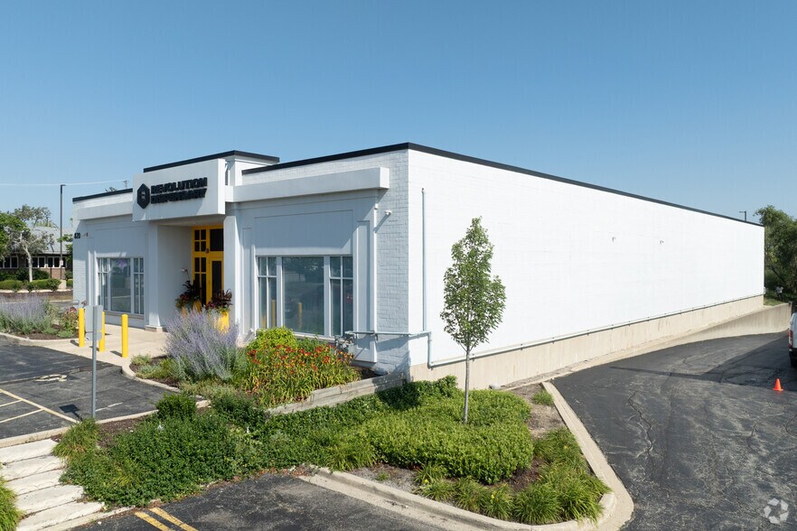 More Photos Of 820 E Golf Rd, Schaumburg Freestanding For Lease