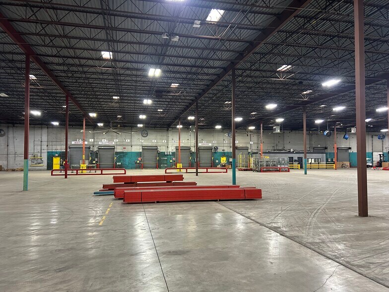 More Photos Of 8040 Bayberry Rd, Jacksonville Unknown For Lease