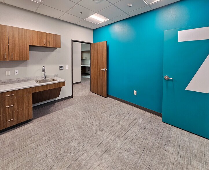 More Photos Of 6450 Central Park Blvd, Abilene Medical For Sale