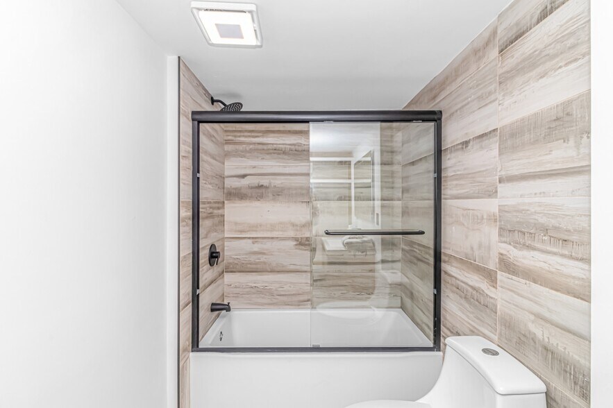 More Photos Of 507-509 N Ocean Blvd, Myrtle Beach Hotel For Sale