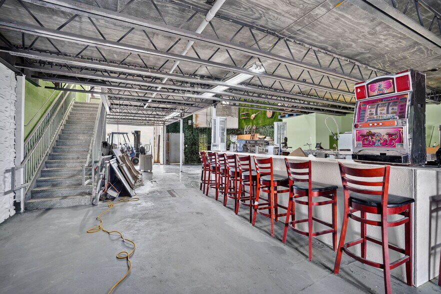 More Photos Of 8485-8499 NW 54th St, Miami Warehouse For Sale