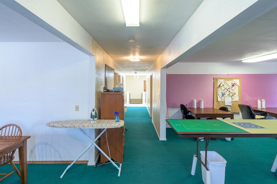 More Photos Of 21 E Pine, Pinedale General Retail For Sale