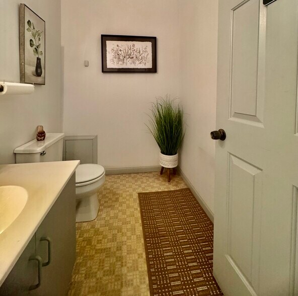 More Photos Of 1999 S Main St, Blacksburg Office Residential For Lease