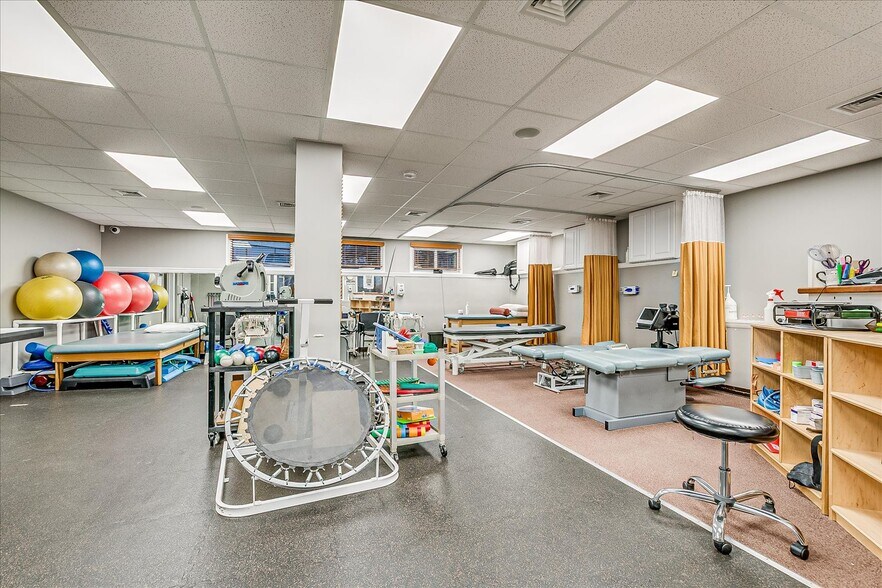 More Photos Of 72 Highway 27, Edison Medical For Sale