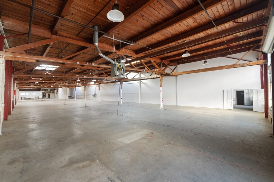 More Photos Of 4512-4514 Hollis St, Emeryville Warehouse For Lease