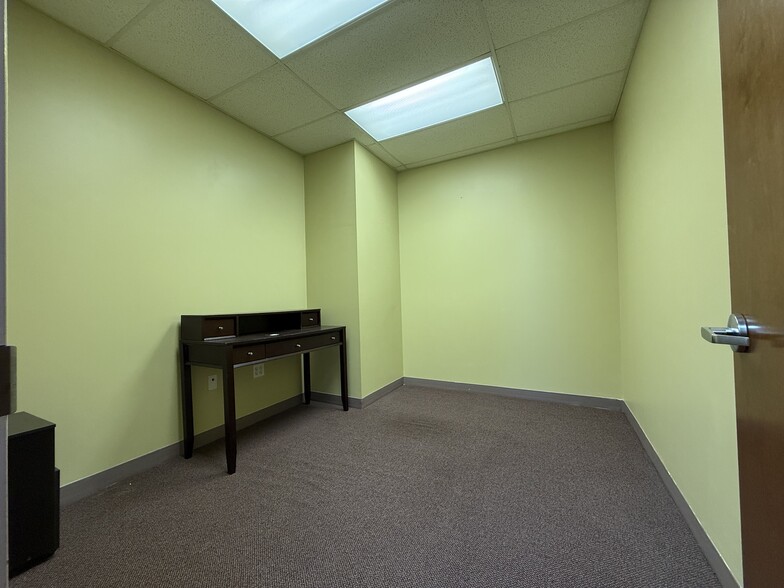 More Photos Of 294-298 State St, Hackensack Medical For Sale