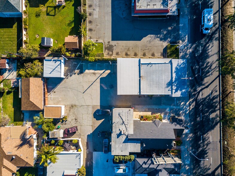 More Photos Of 1139 W 17th St, Santa Ana Freestanding For Lease