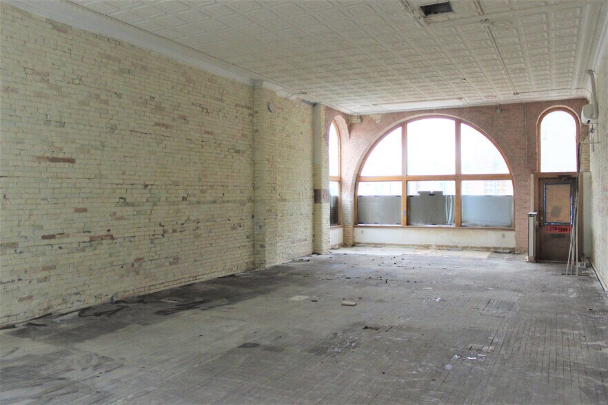 More Photos Of 129 S Union St, Traverse City Storefront Retail Office For Lease