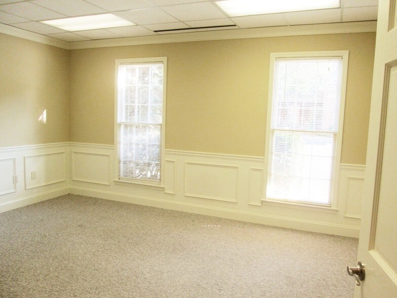 More Photos Of 3867 Holcomb Bridge Rd, Peachtree Corners Office For Lease