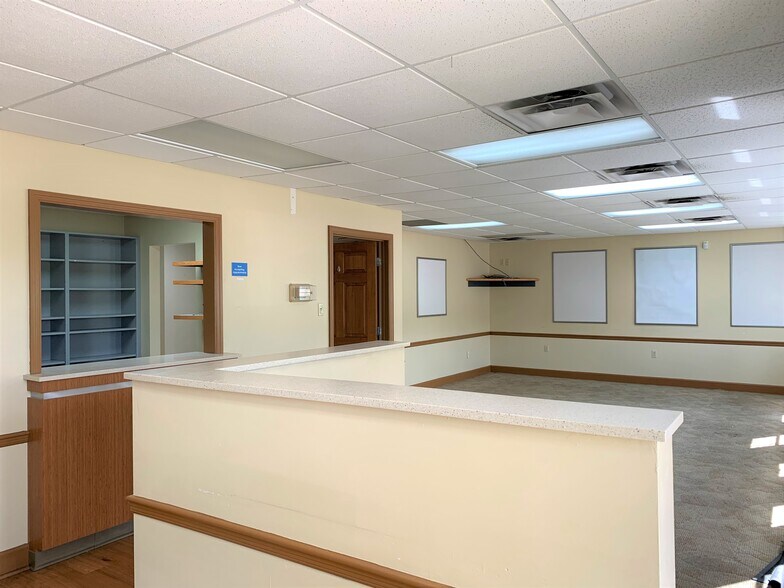305 Sunrise Center Dr, Zanesville, OH 43701 Medical Office For Lease