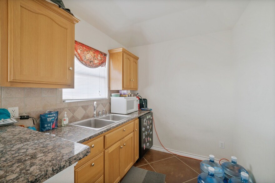 More Photos Of 145 Quail Run, San Marcos Self Storage For Sale