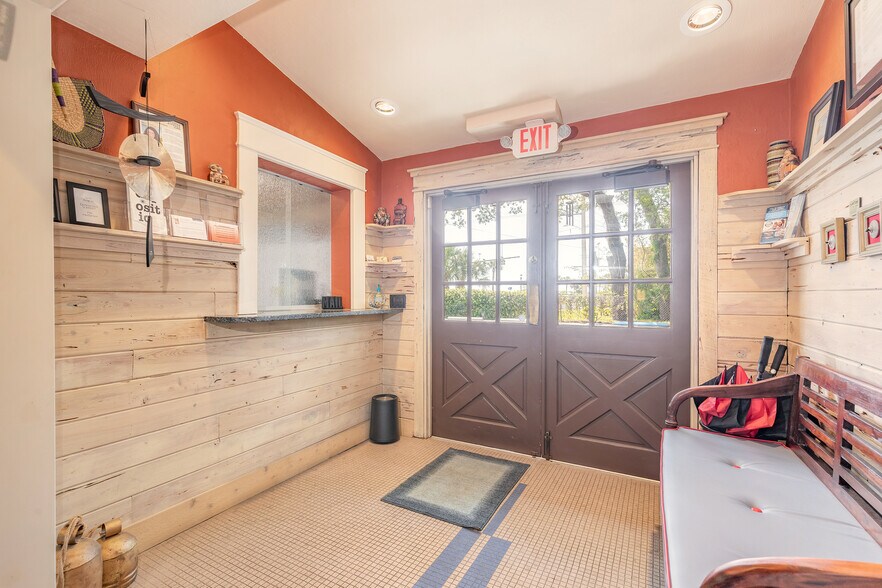 More Photos Of 1112 Riverside Dr, Holly Hill Storefront Retail Office For Sale