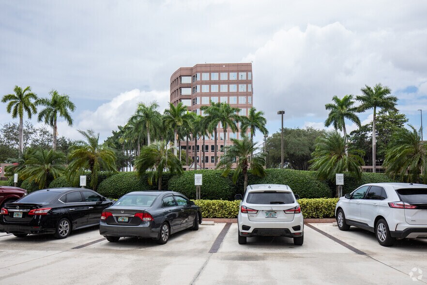 More Photos Of 5201 Waterford District Dr, Miami Office For Lease