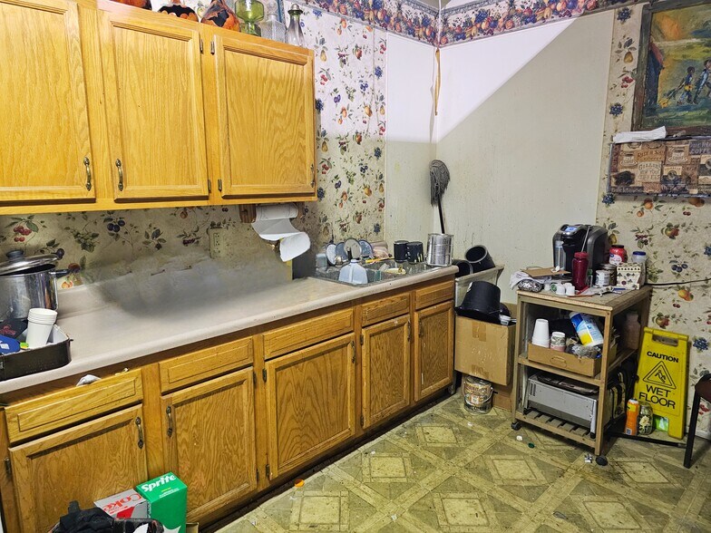 More Photos Of 629 Park NW ave, Norton Storefront For Sale