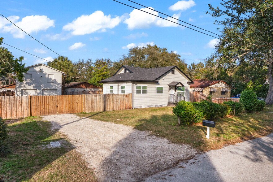 More Photos Of 1006 15th Ave NW, Largo Multifamily For Sale