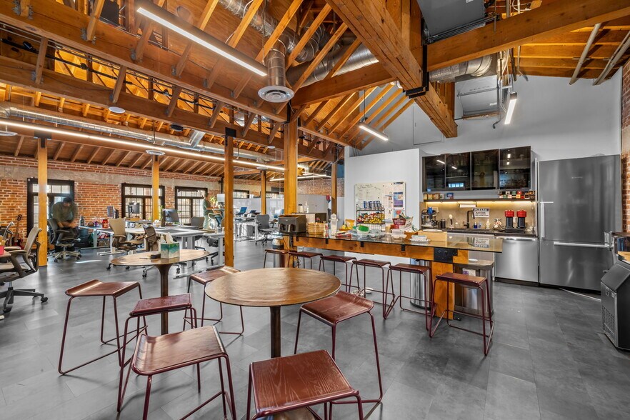 More Photos Of 400-412 Wilshire Blvd, Santa Monica Loft Creative Space For Lease