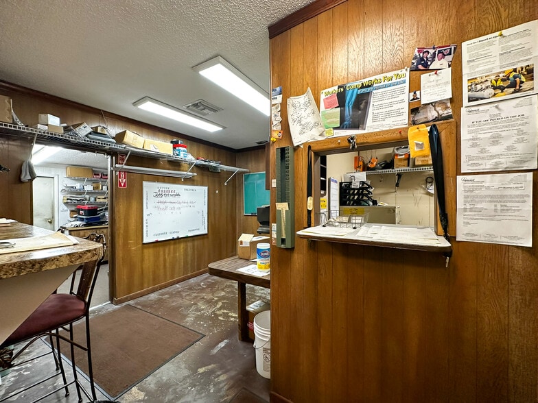 More Photos Of 3231 Drane Field Rd, Lakeland Industrial For Lease