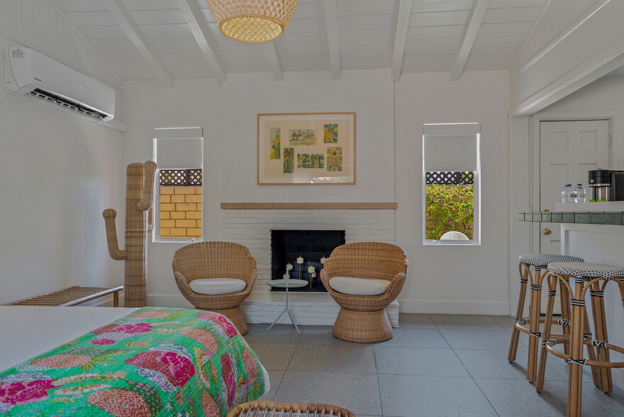 More Photos Of 555 S Warm Sands Dr, Palm Springs Hotel For Sale