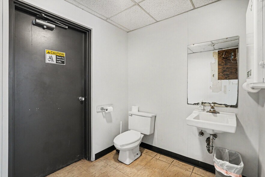 More Photos Of 5846 Venture Way, Mount Pleasant Distribution For Sale