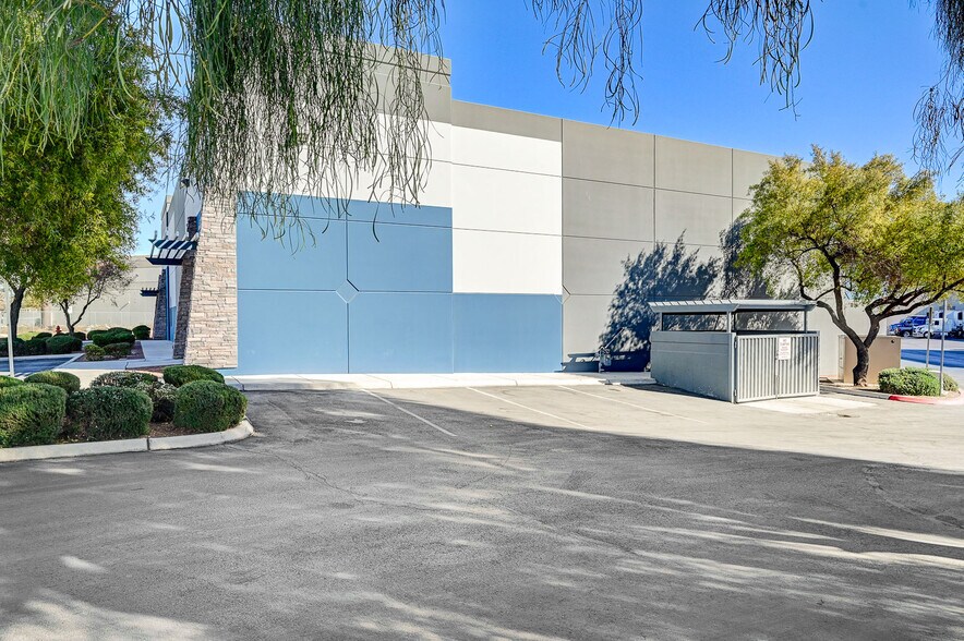 More Photos Of 3908 Civic Center Dr, North Las Vegas Distribution For Lease