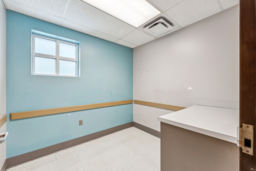 More Photos Of 1090 9th Ave SW, Bessemer Medical For Sale