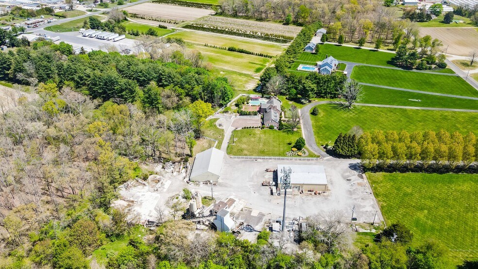 More Photos Of 1445 Catawba Ave, Newfield Service For Sale