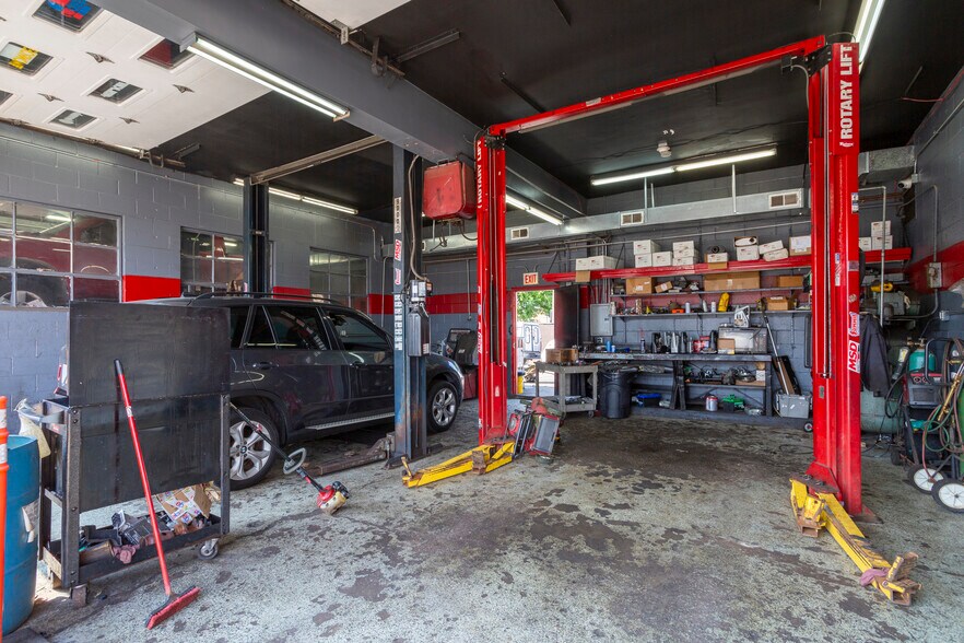 More Photos Of 4501 Butterfield Rd, Bellwood Auto Repair For Sale