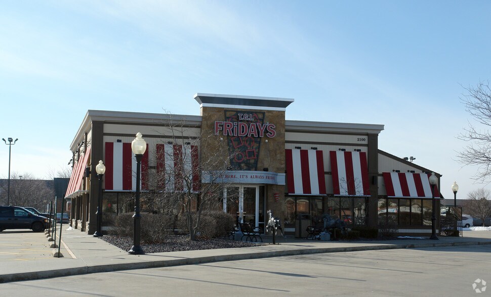 More Photos Of 2100 W White Oaks Dr, Springfield Restaurant For Sale