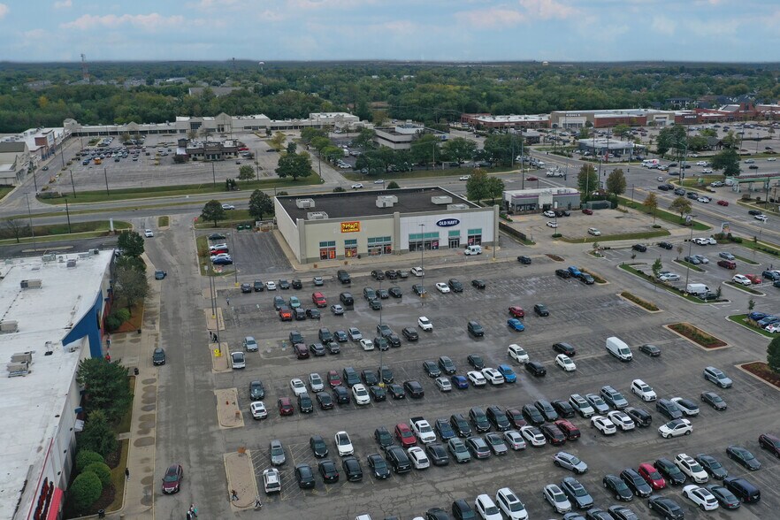 More Photos Of 7221-7401 Lemont Rd, Downers Grove Storefront For Lease