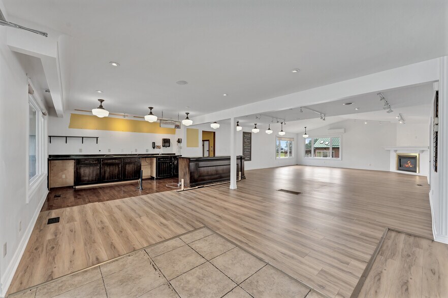 More Photos Of 585 Seacliff Dr, Kingsville Freestanding For Sale