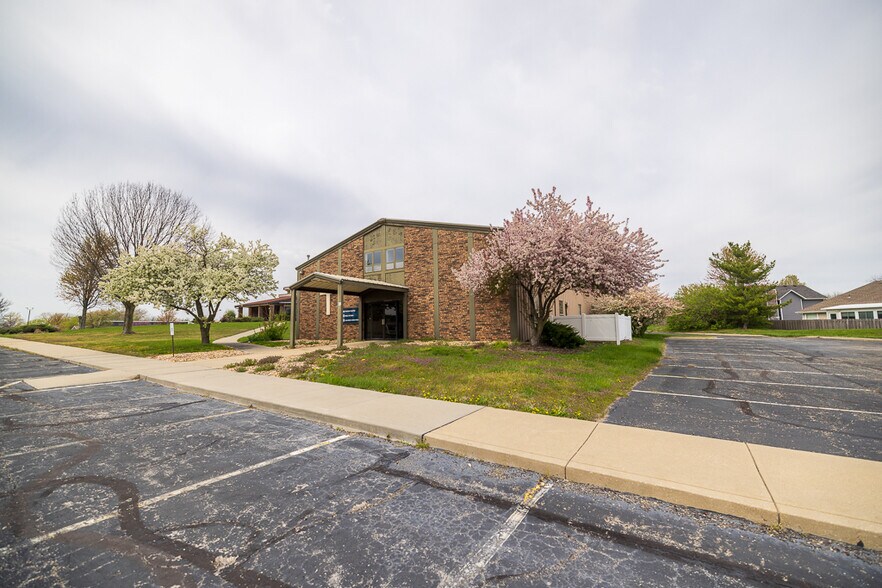 More Photos Of 800 SW 150 Hwy, Lee's Summit Office For Sale