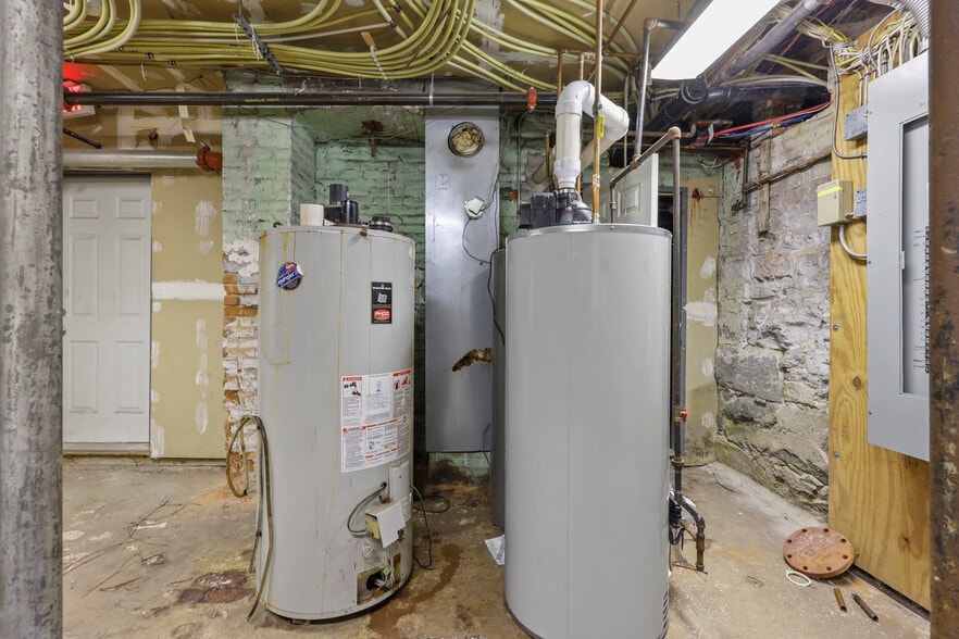 More Photos Of 74 Wendell Ave, Pittsfield Hotel For Sale