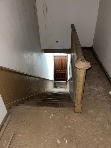 More Photos Of 145 E Main St, Sedan General Retail For Sale